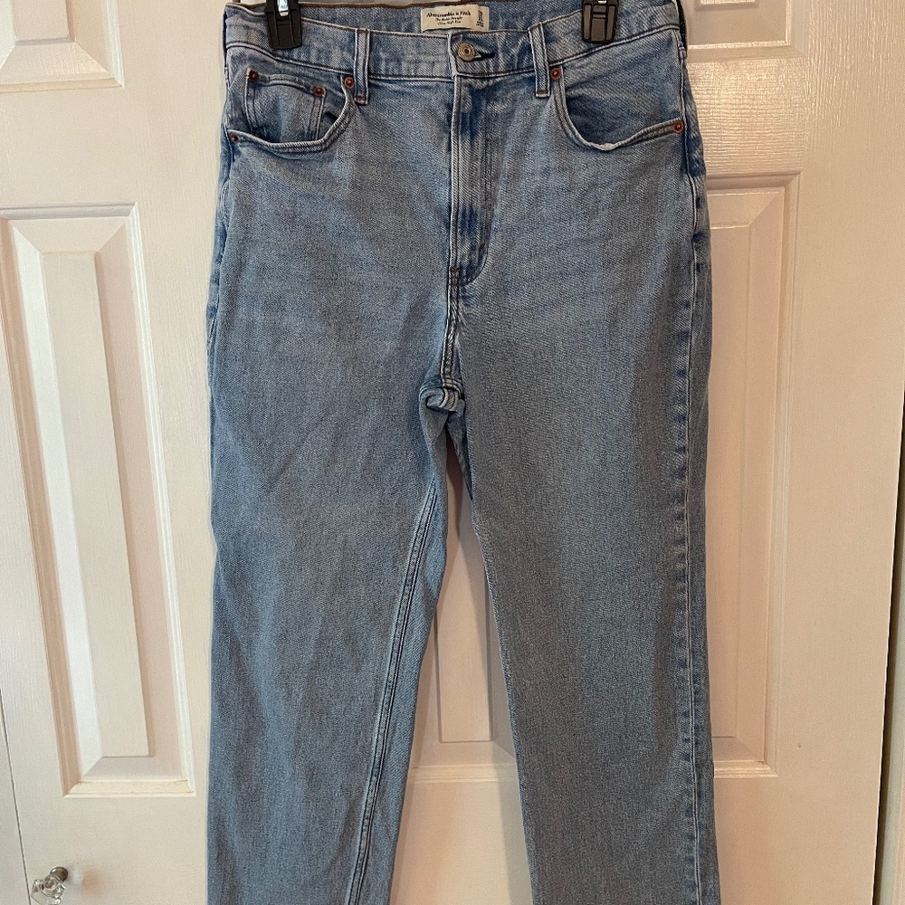 Abercrombie & Fitch Ultra High Rise Ankle Straight Jean